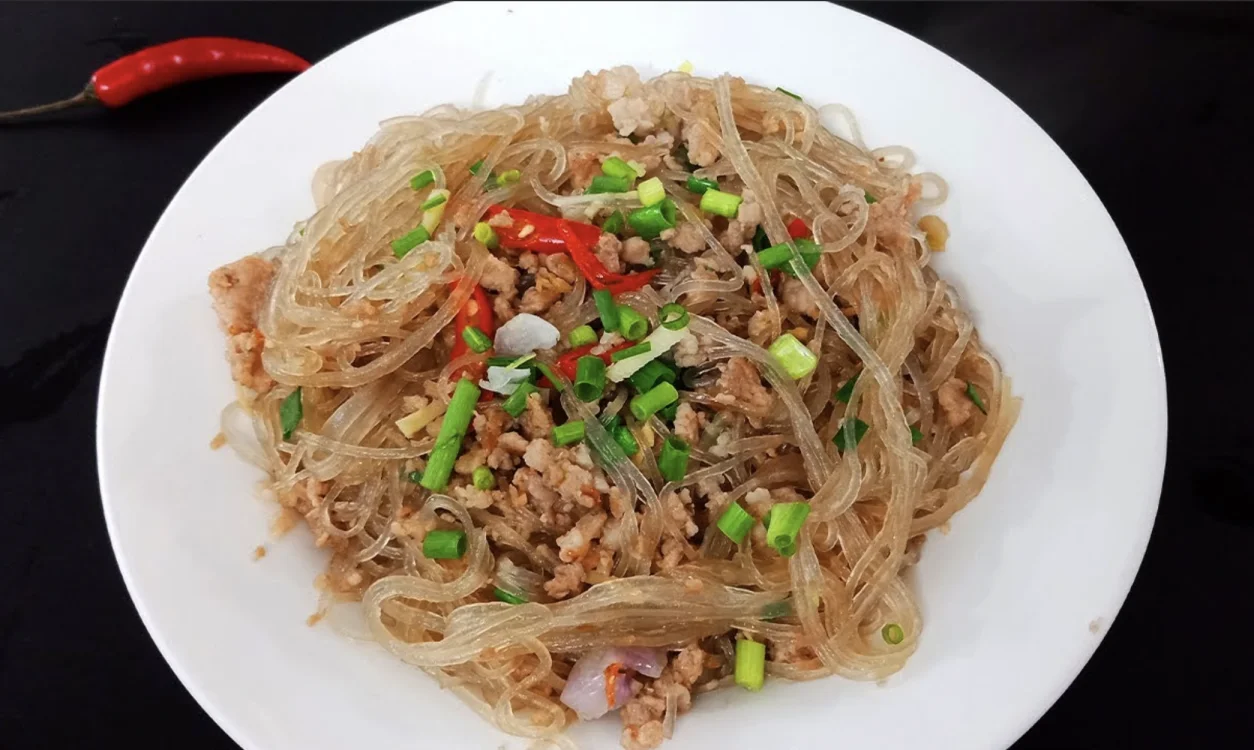 Stir-Fried Glass Noodles with Ground Meat