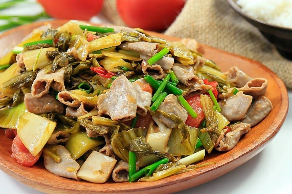 Stir-fried Pistachios with Sour Cabbage